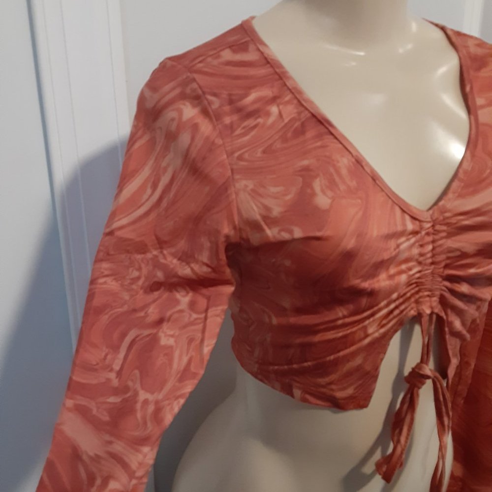 Orange Marbled Cinch Front Top Cropped - Picture 6 of 12